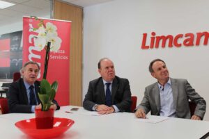 Pedro Cánovas junto a parte de la directiva de AFELIN